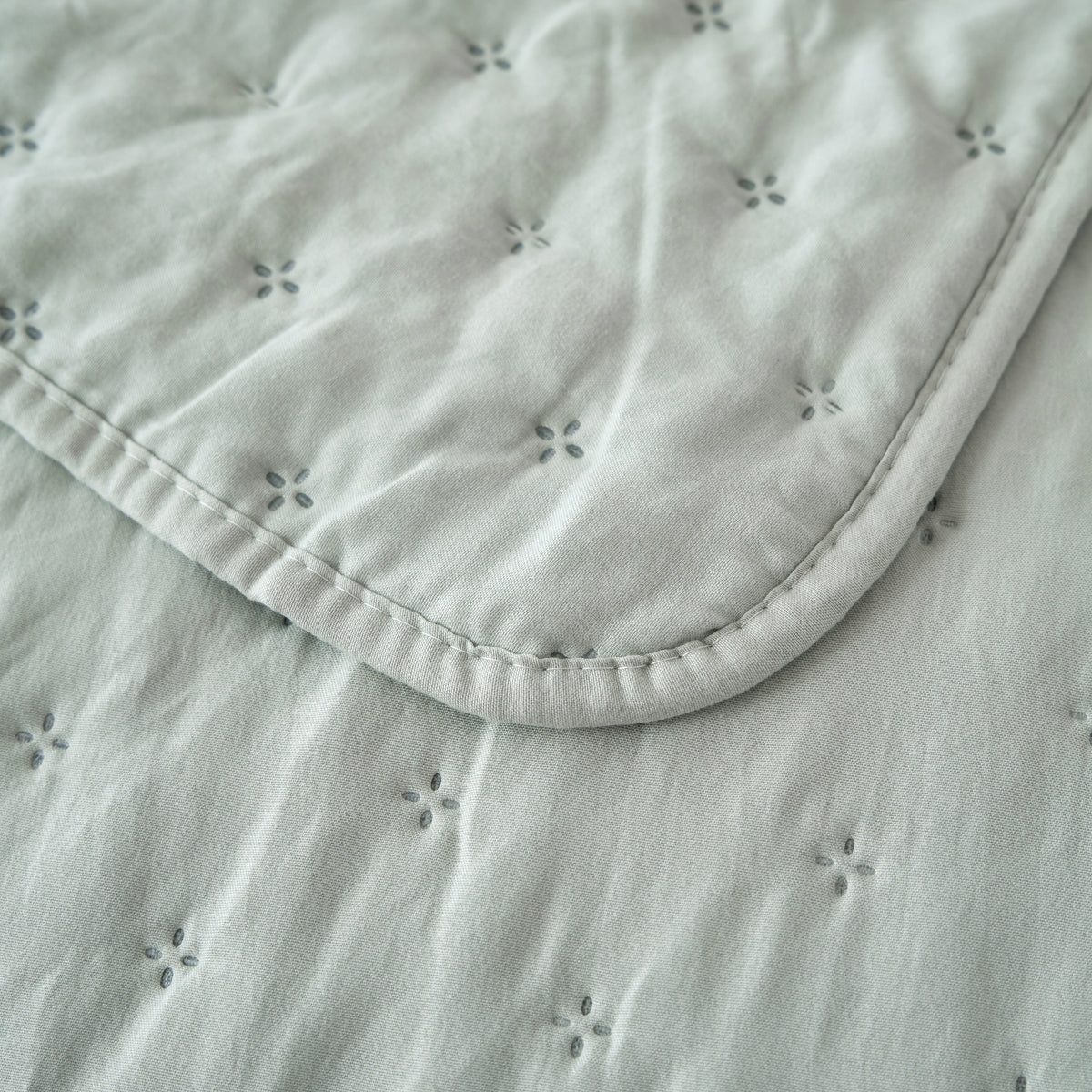 Holly Bedspread - Green