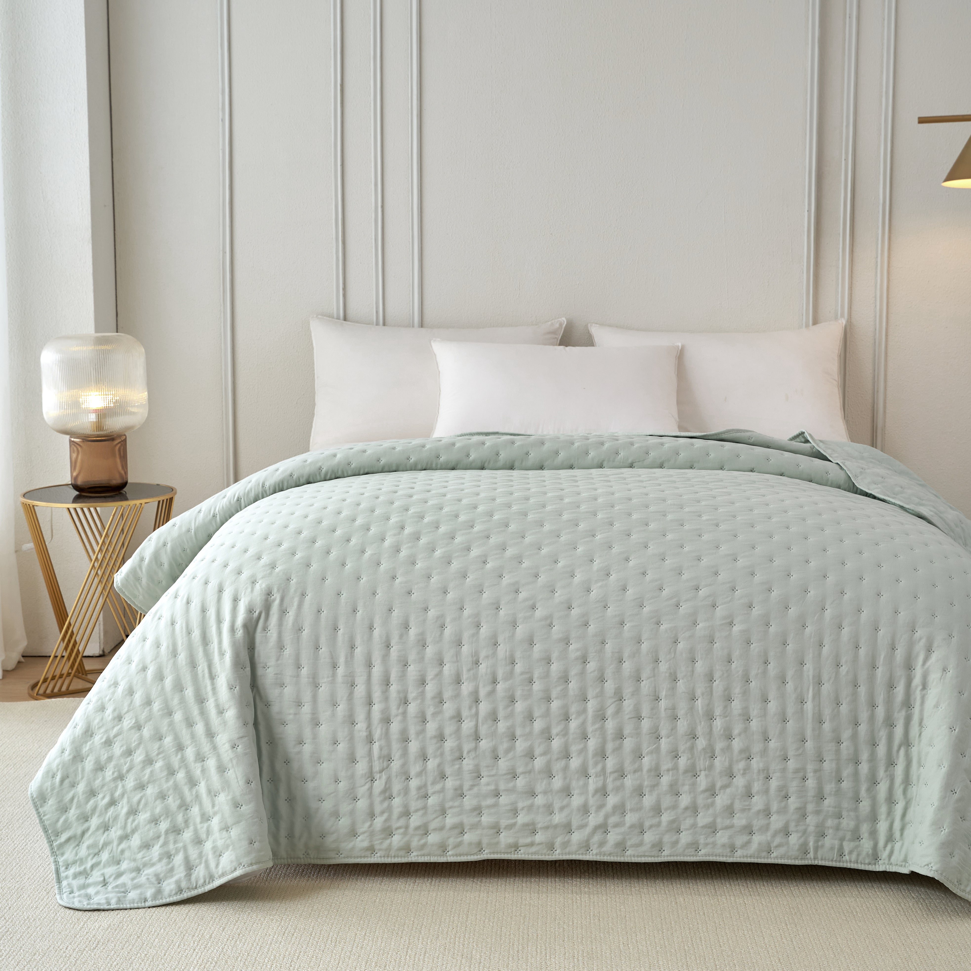 Holly Bedspread - Green