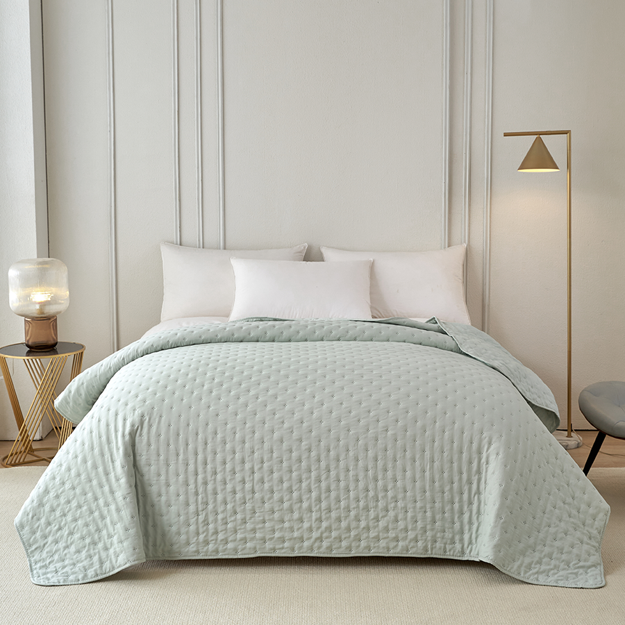 Holly Bedspread - Green