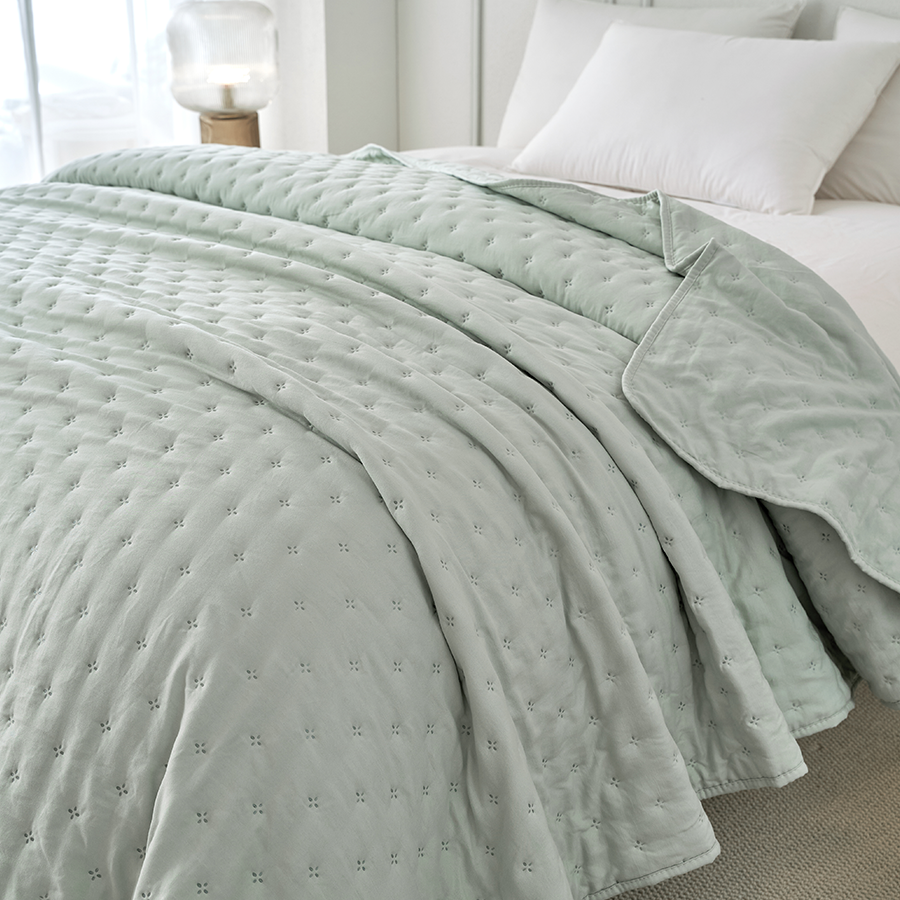 Holly Bedspread - Green