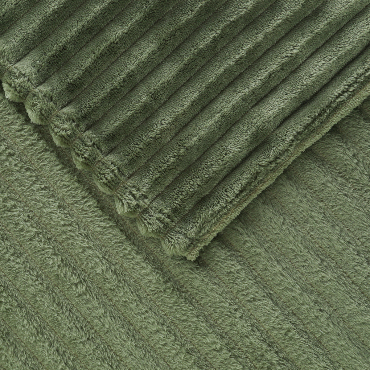 Elio Flannel Blanket Green