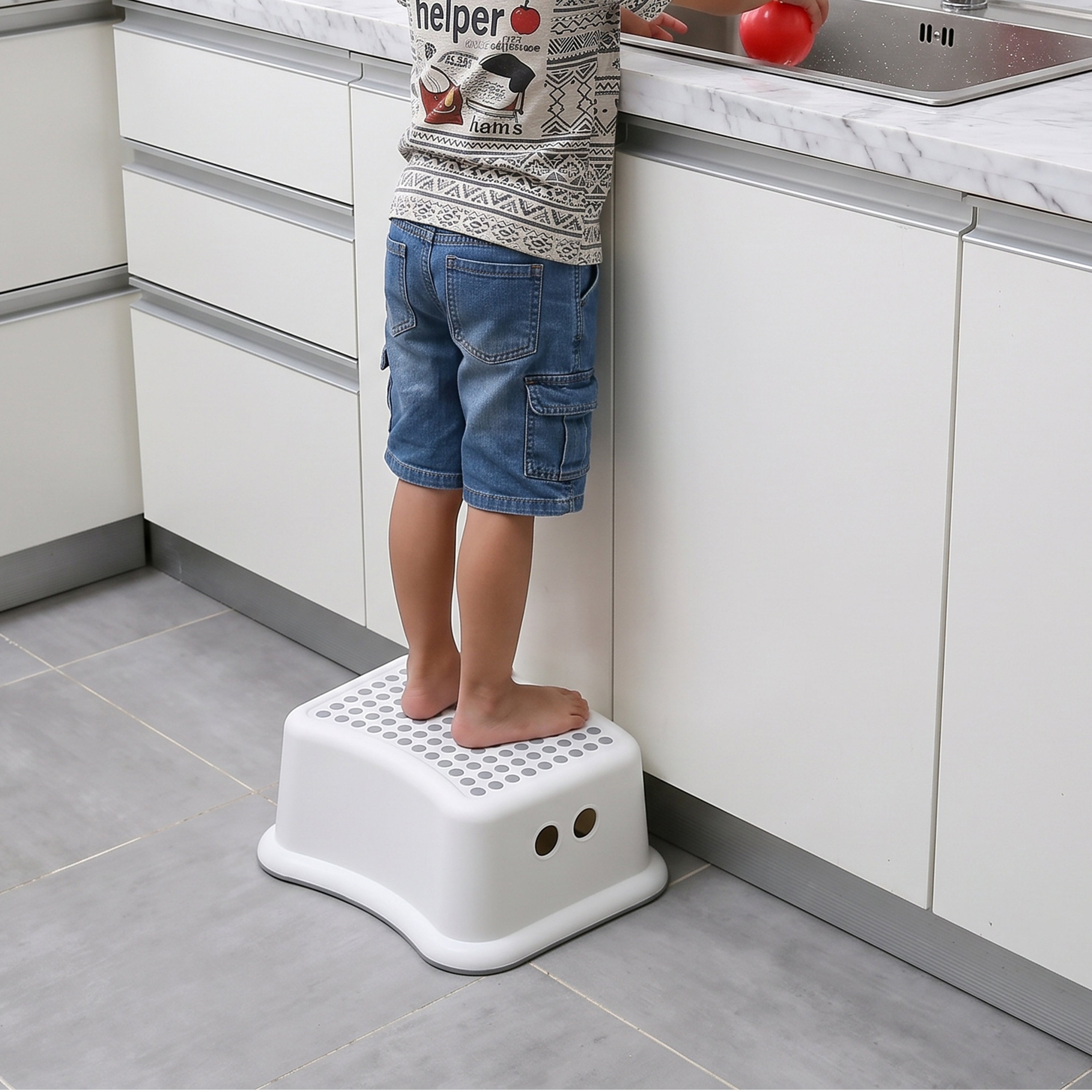 Noelle Plastic Stepping Stool