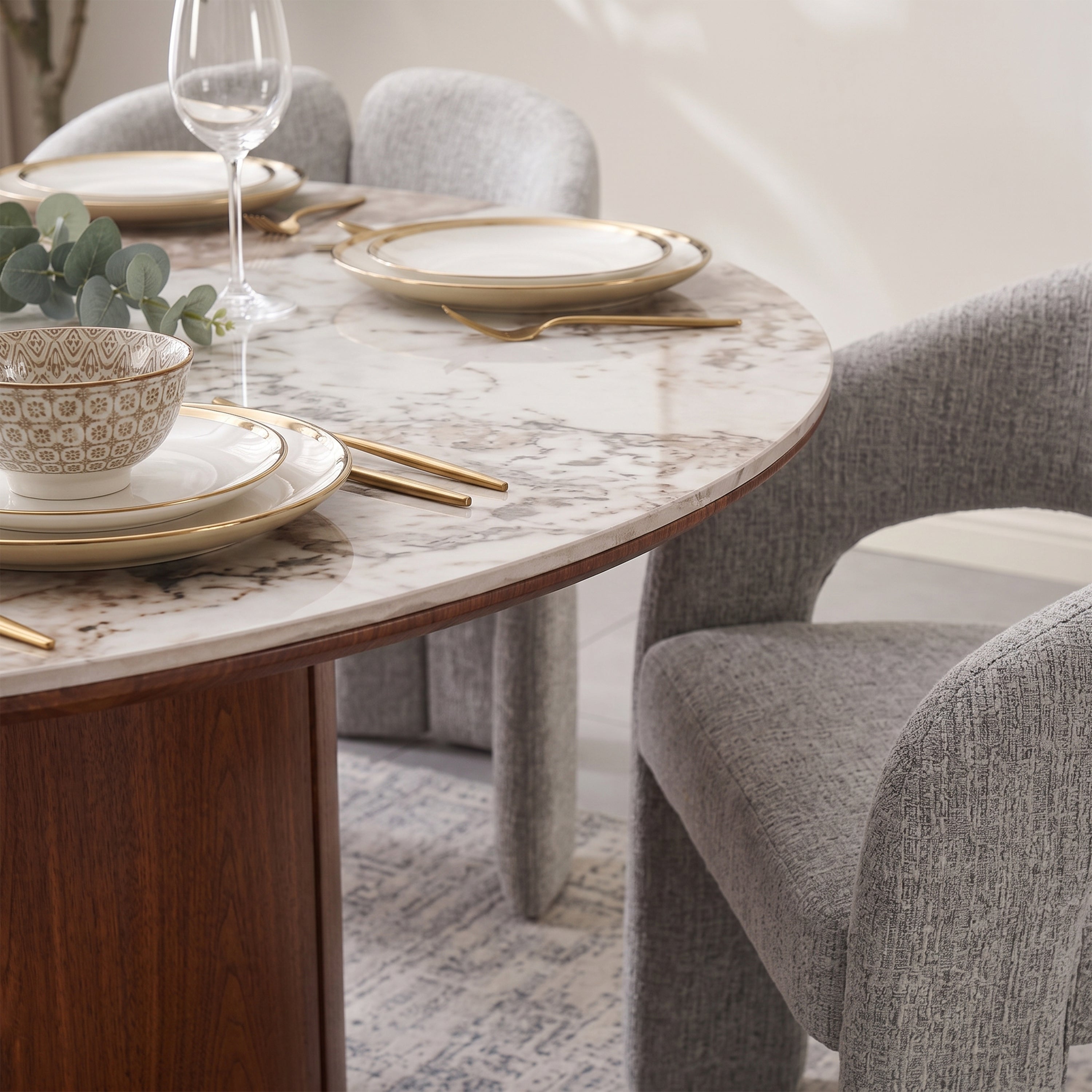 Maloy Round 4 Seater Dining Set