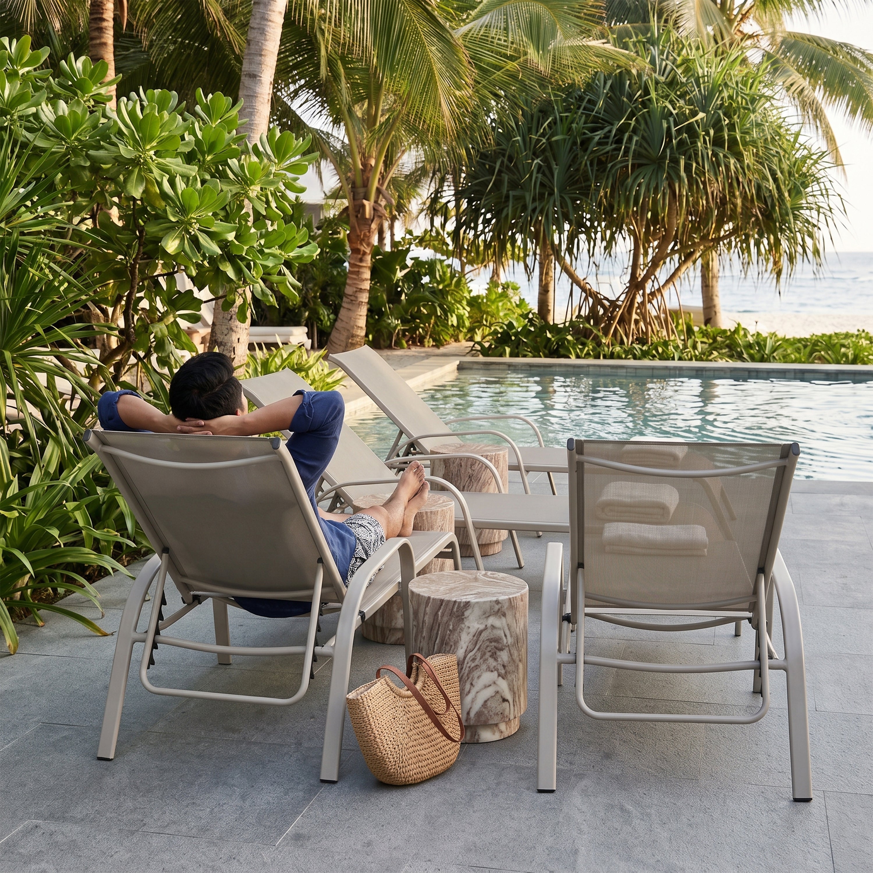 Maina Outdoor Lounger