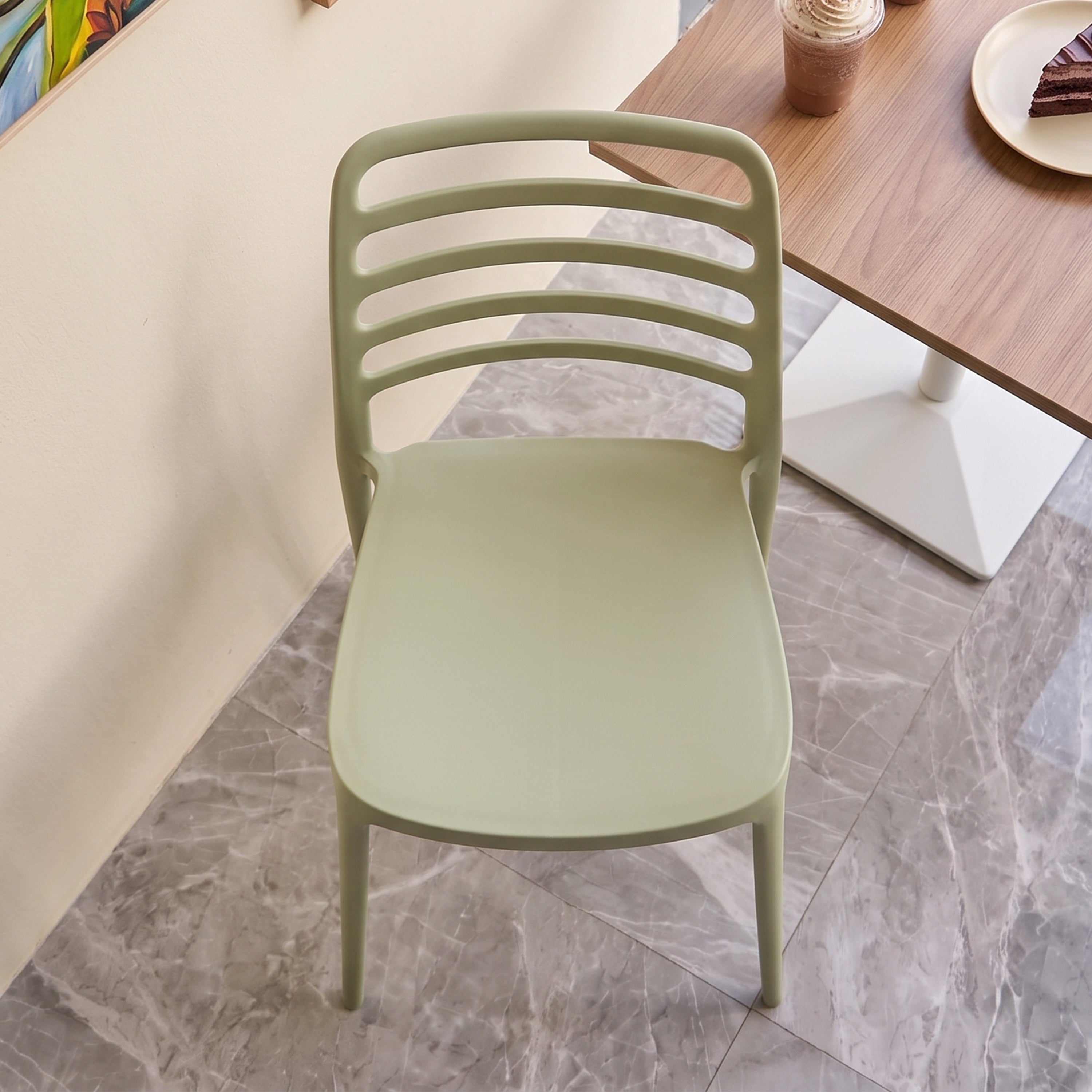 Kova Plastic Dining Chair