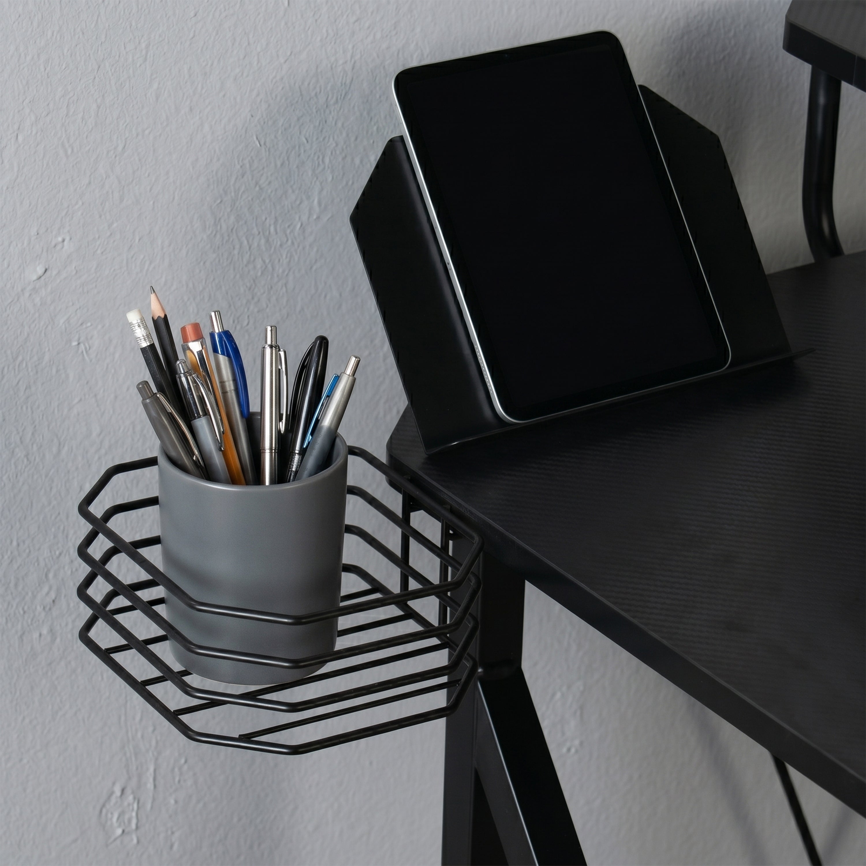 Saniah Gaming Desk