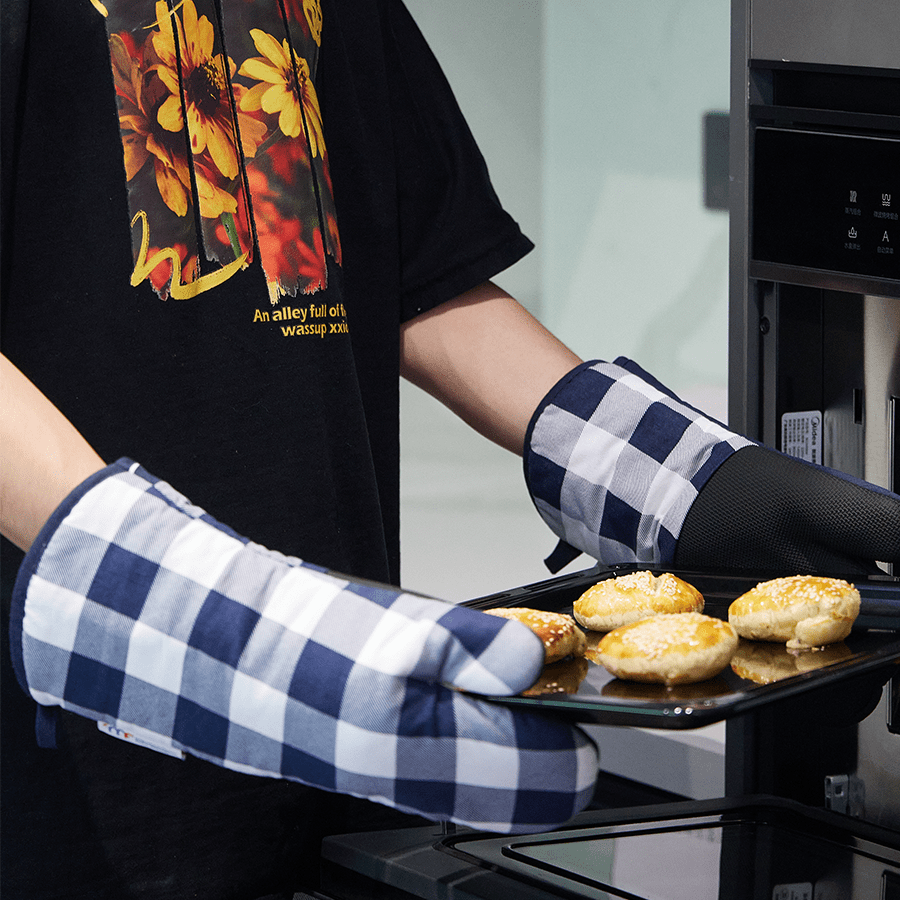Astrid Neoprene Oven Mitt - 2pc Set Astrid Neoprene Oven Mitt - 2pc Set Mandaue Foam