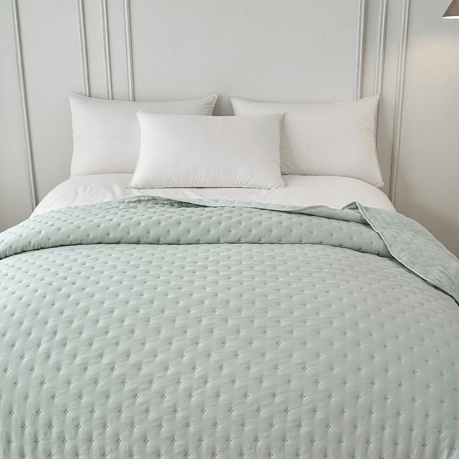 Holly Bedspread - Green