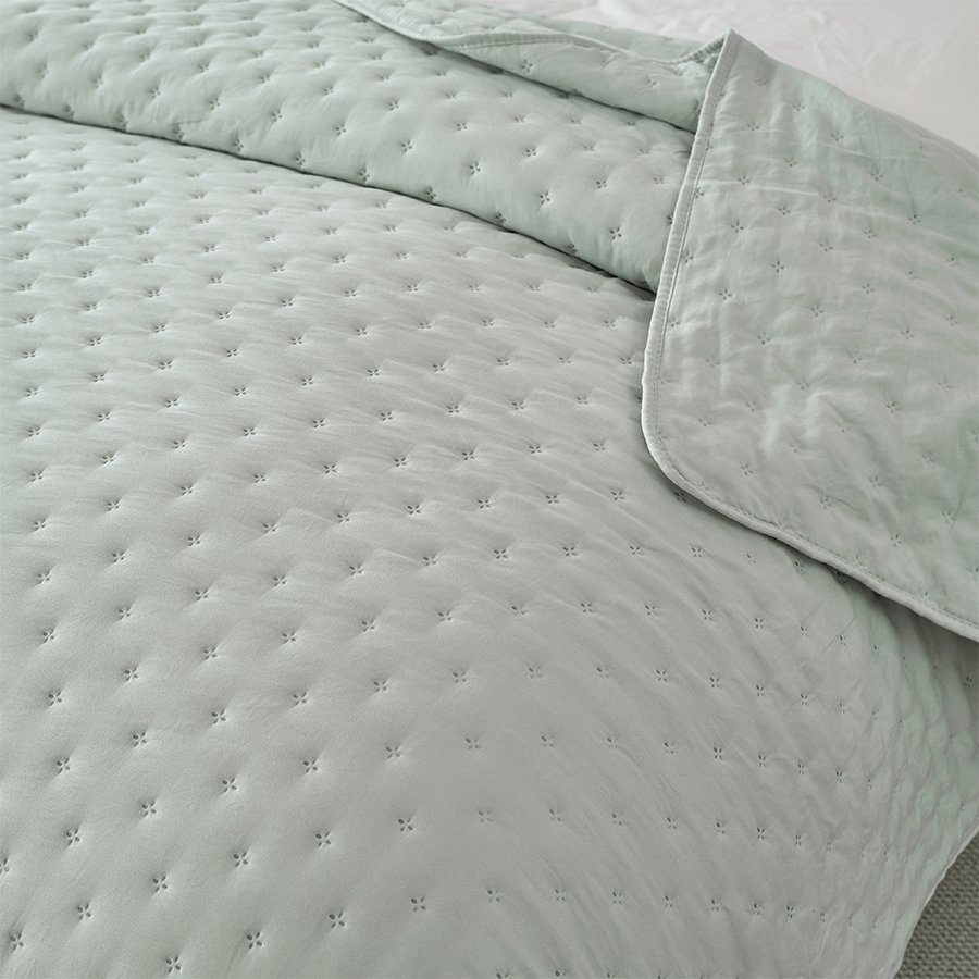 Holly Bedspread - Green