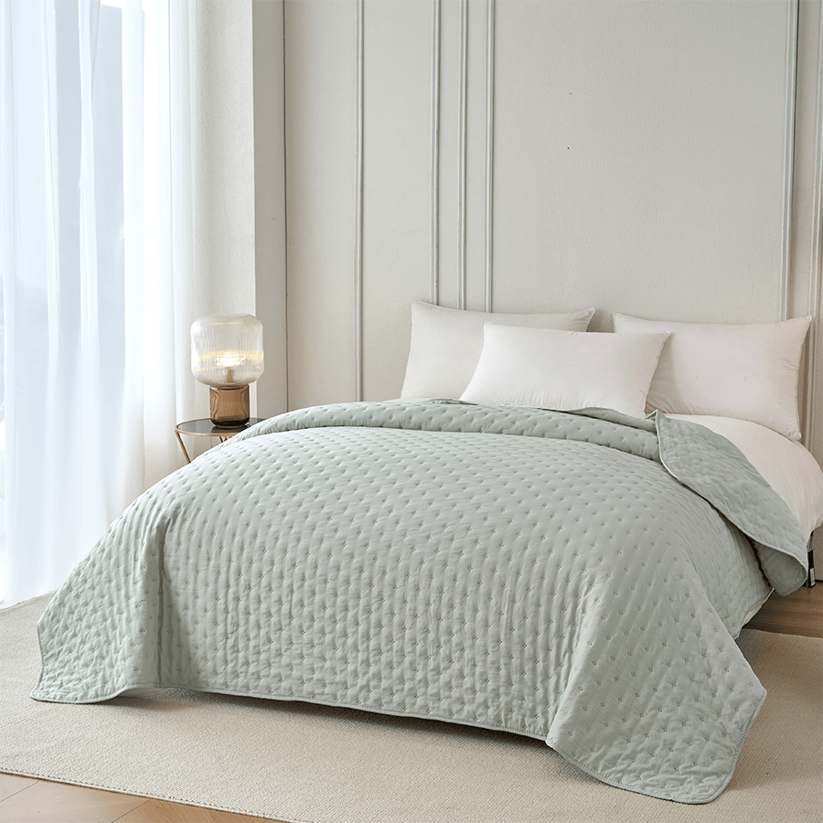 Holly Bedspread - Green