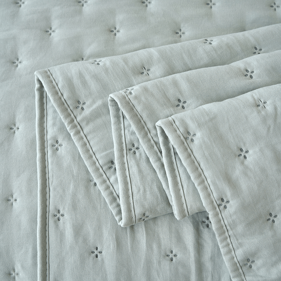 Holly Bedspread - Green