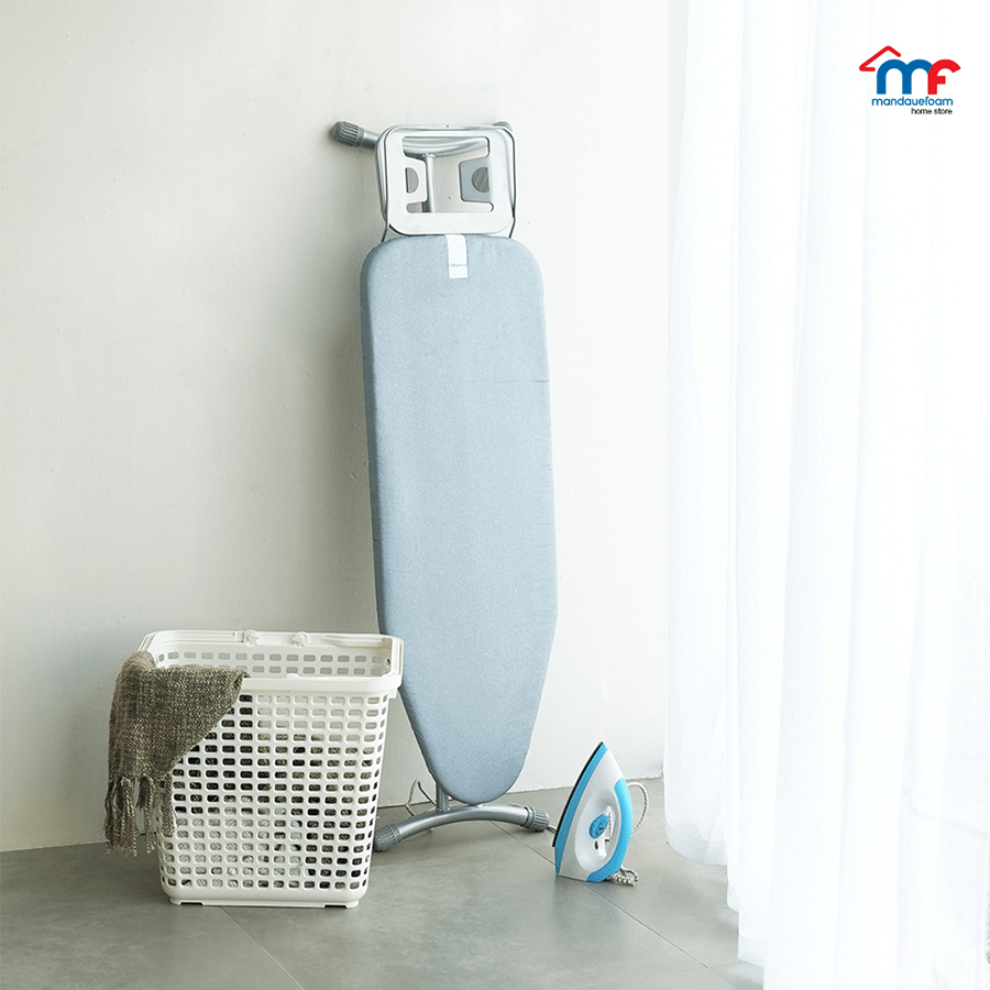 Ironing Board with Iron Rest - 117x33x81 cm