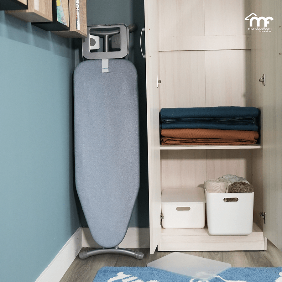 Ironing Board with Iron Rest - 117x33x81 cm