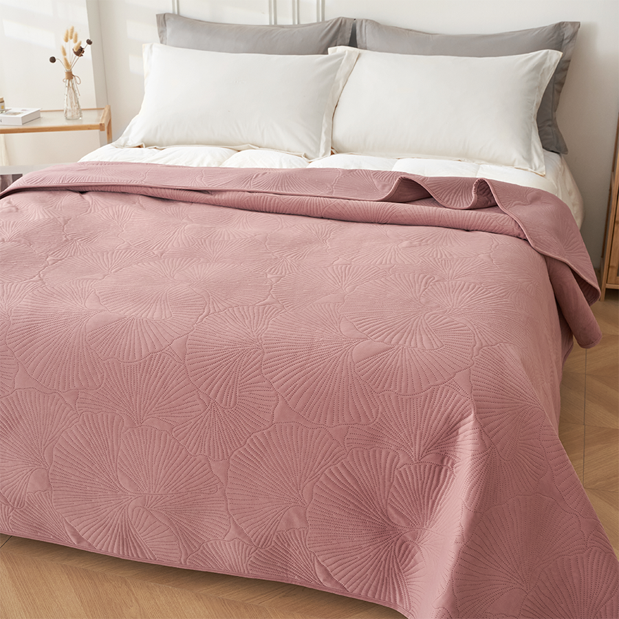 Kaito Velvet Bedspread