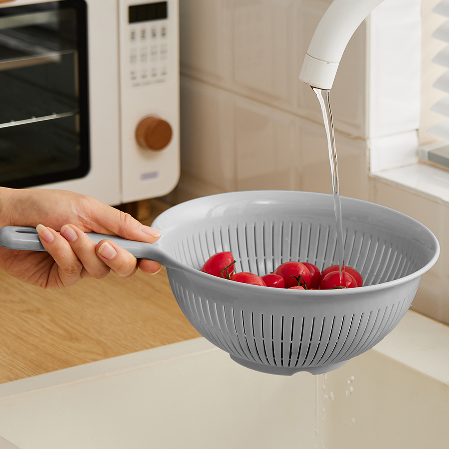 Lin Plastic Colander with Handle