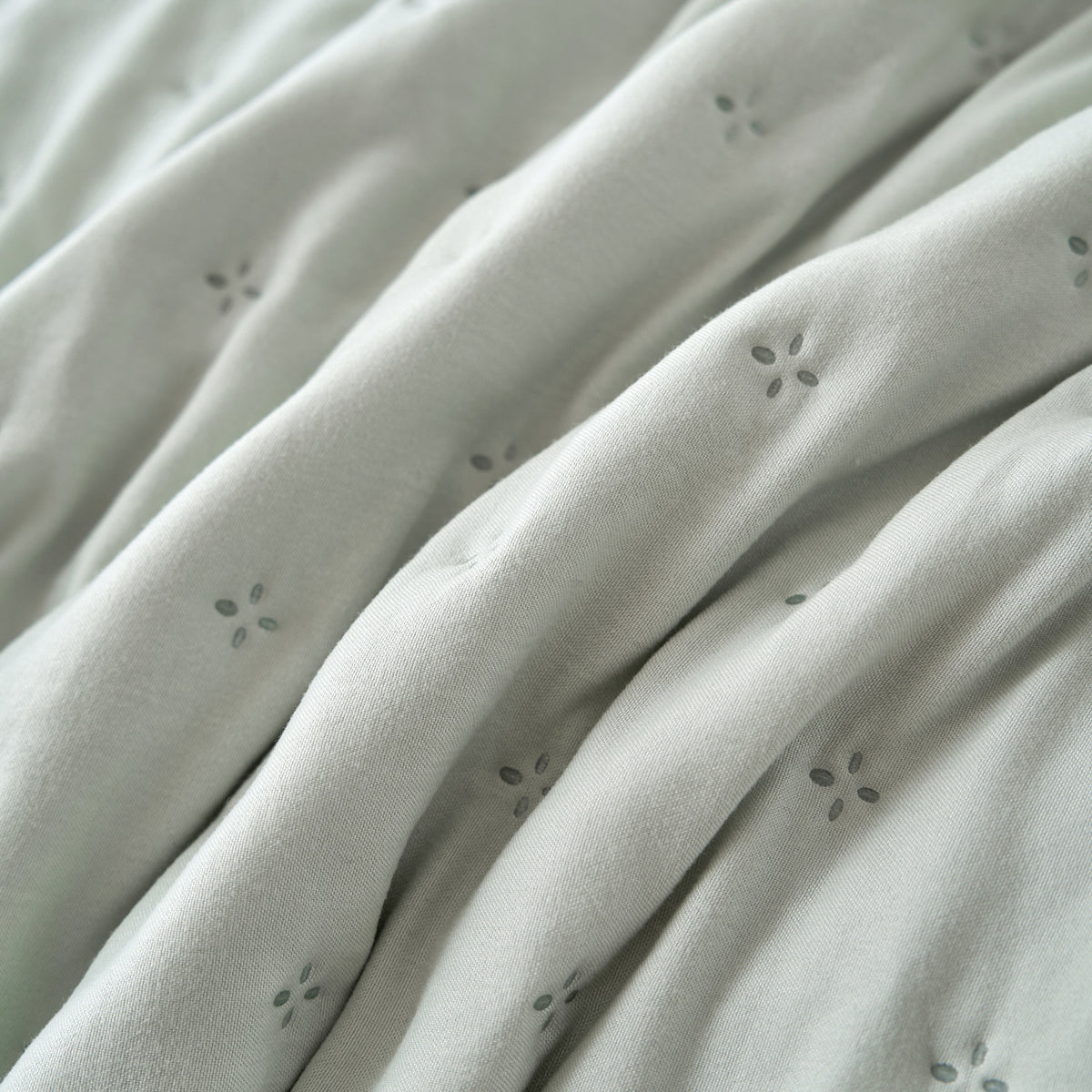 Holly Bedspread - Green
