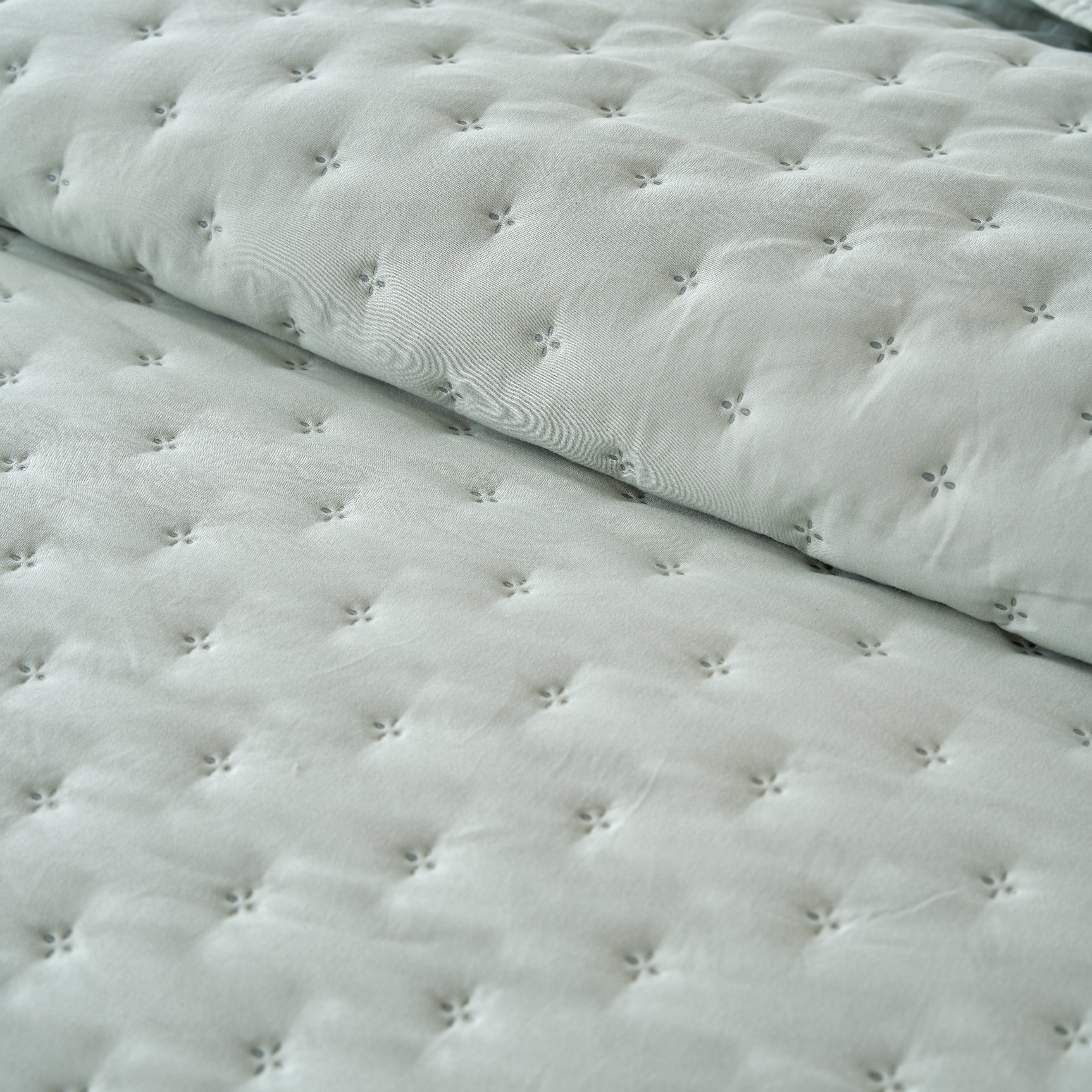 Holly Bedspread - Green