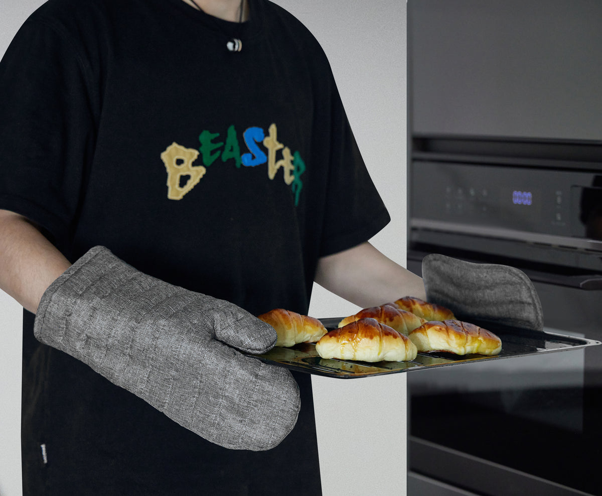Emmie Oven Mitt and Pot Holder Set