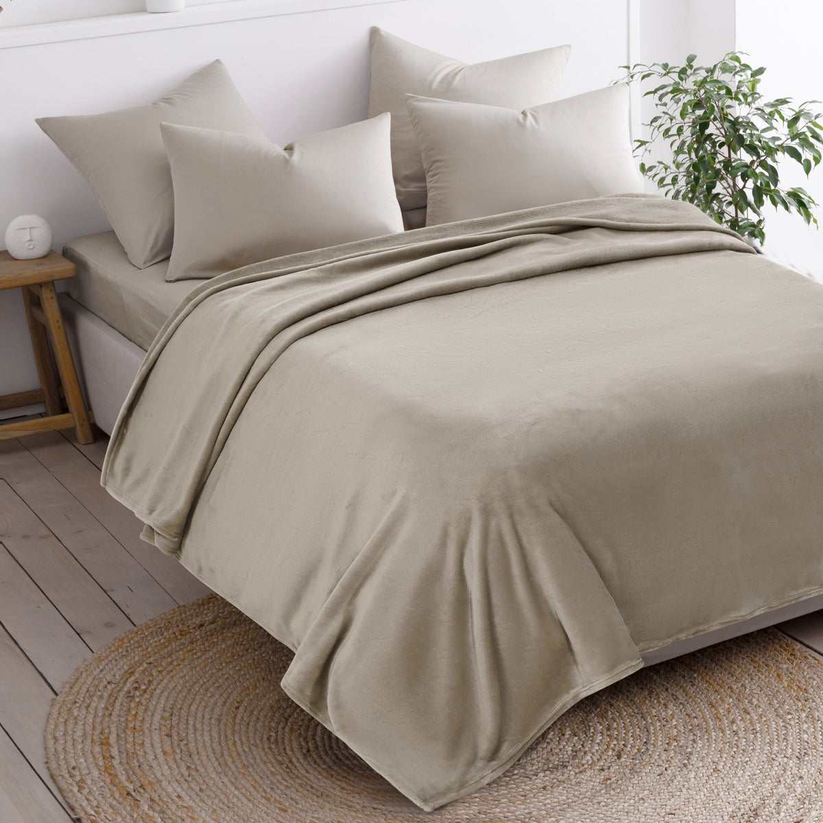 Roe Flannel Blanket Beige