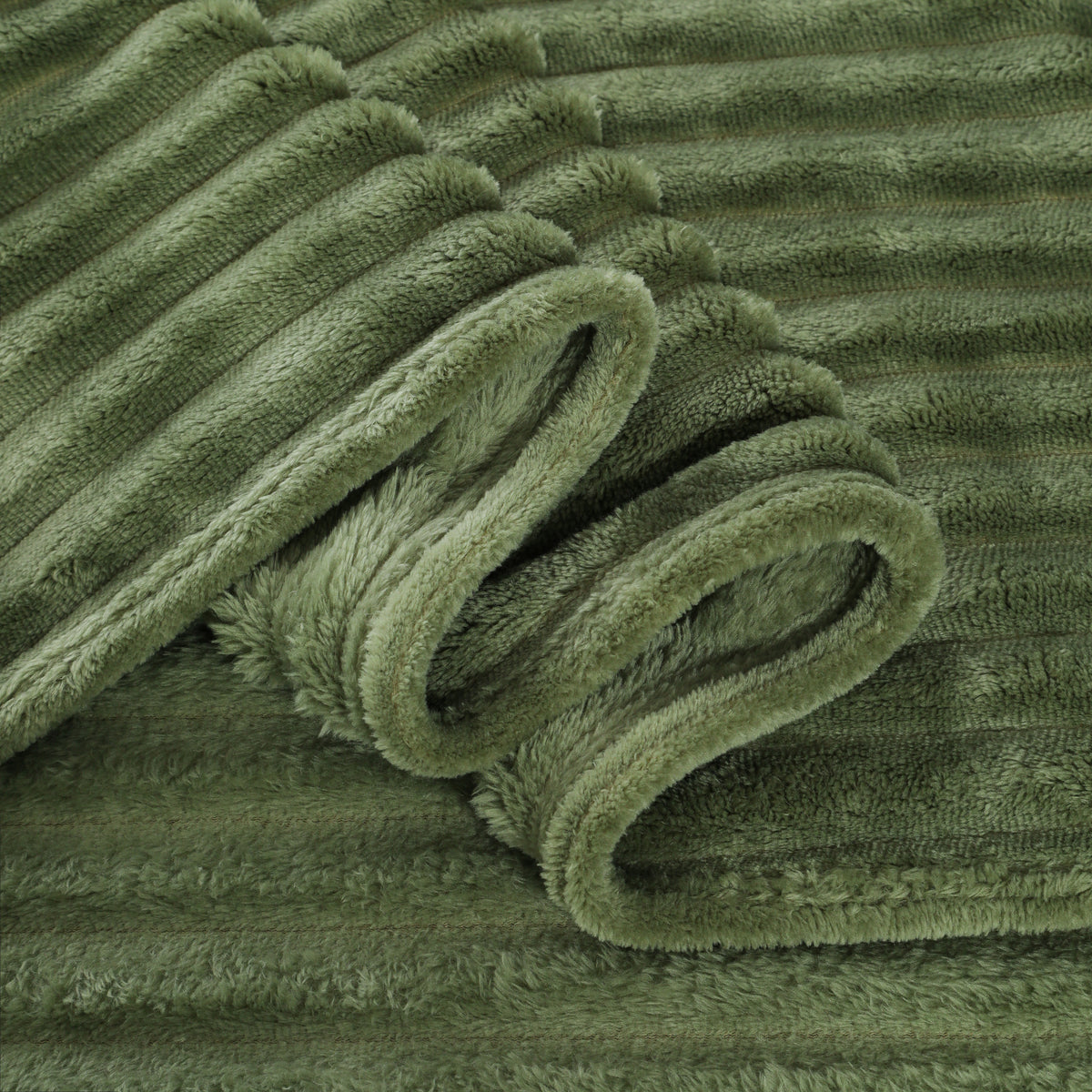 Elio Flannel Blanket Green