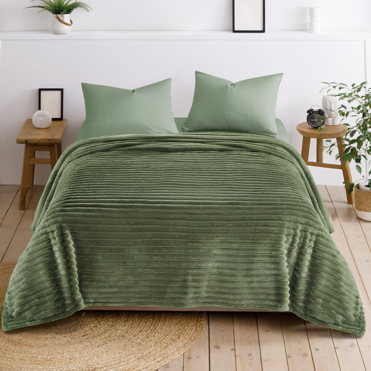 Elio Flannel Blanket Green