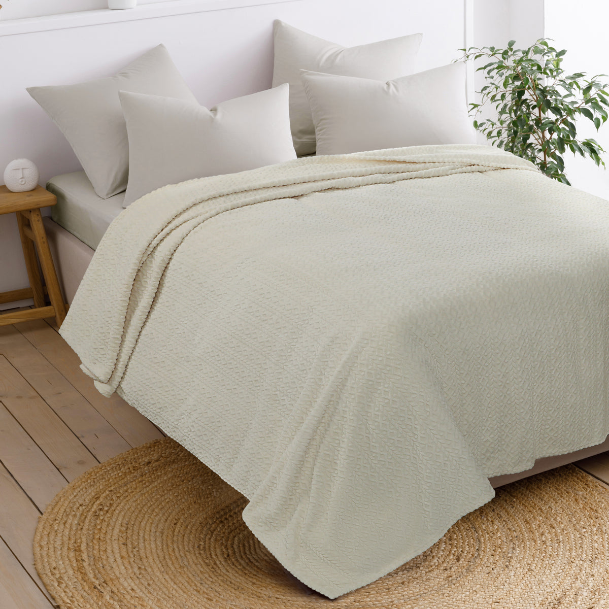 Izzy Flannel Blanket White