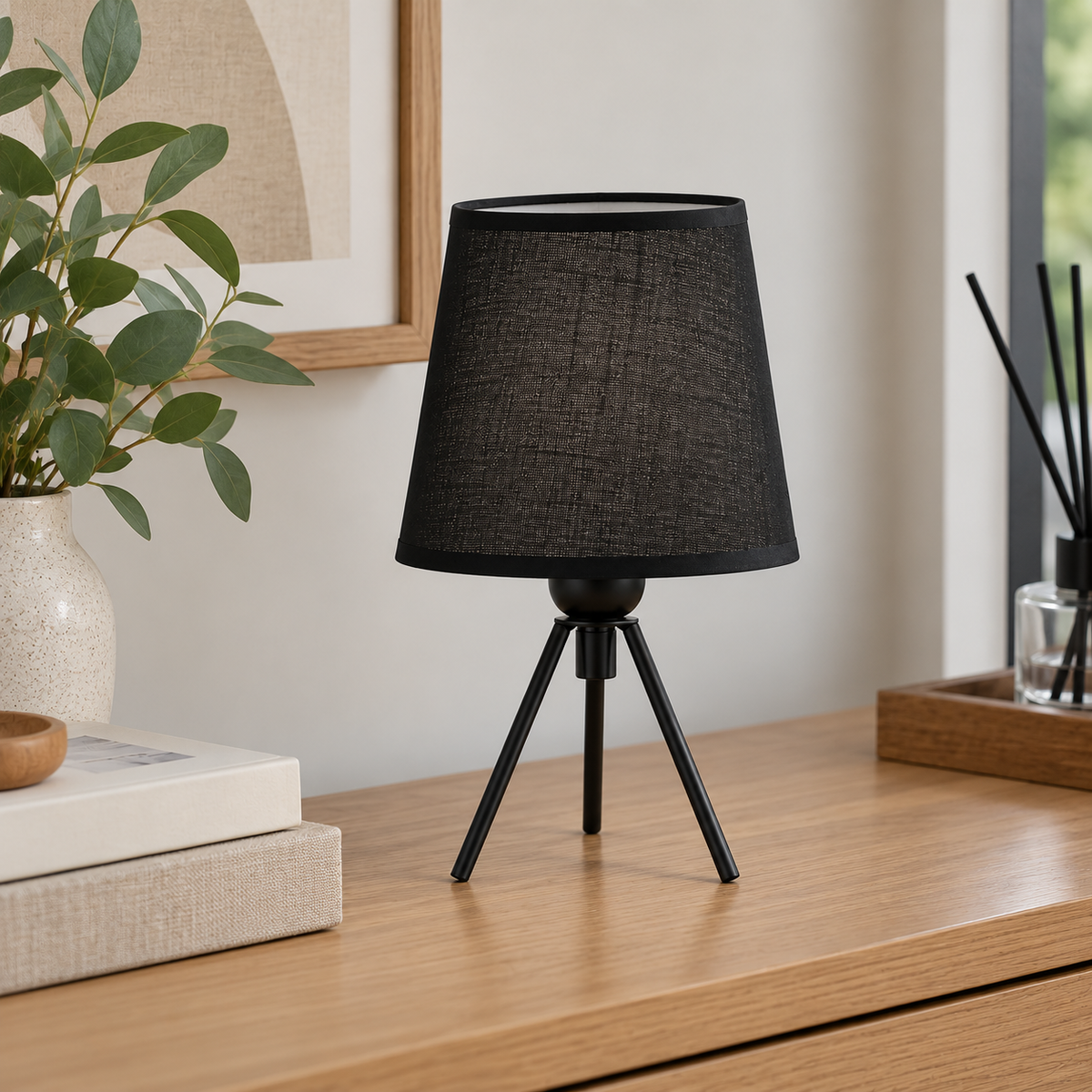 Meri Mini Tripod Lamp
