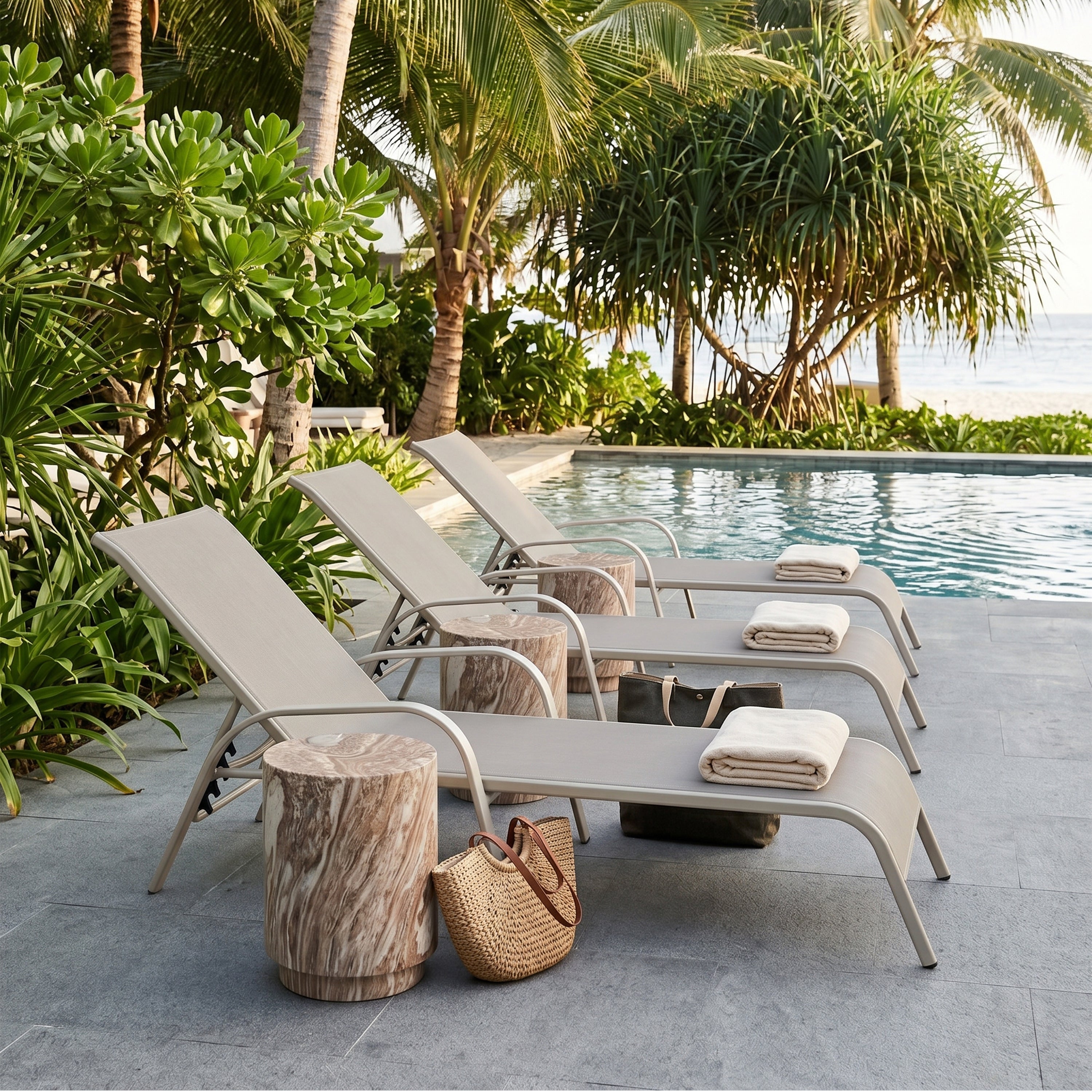 Maina Outdoor Lounger
