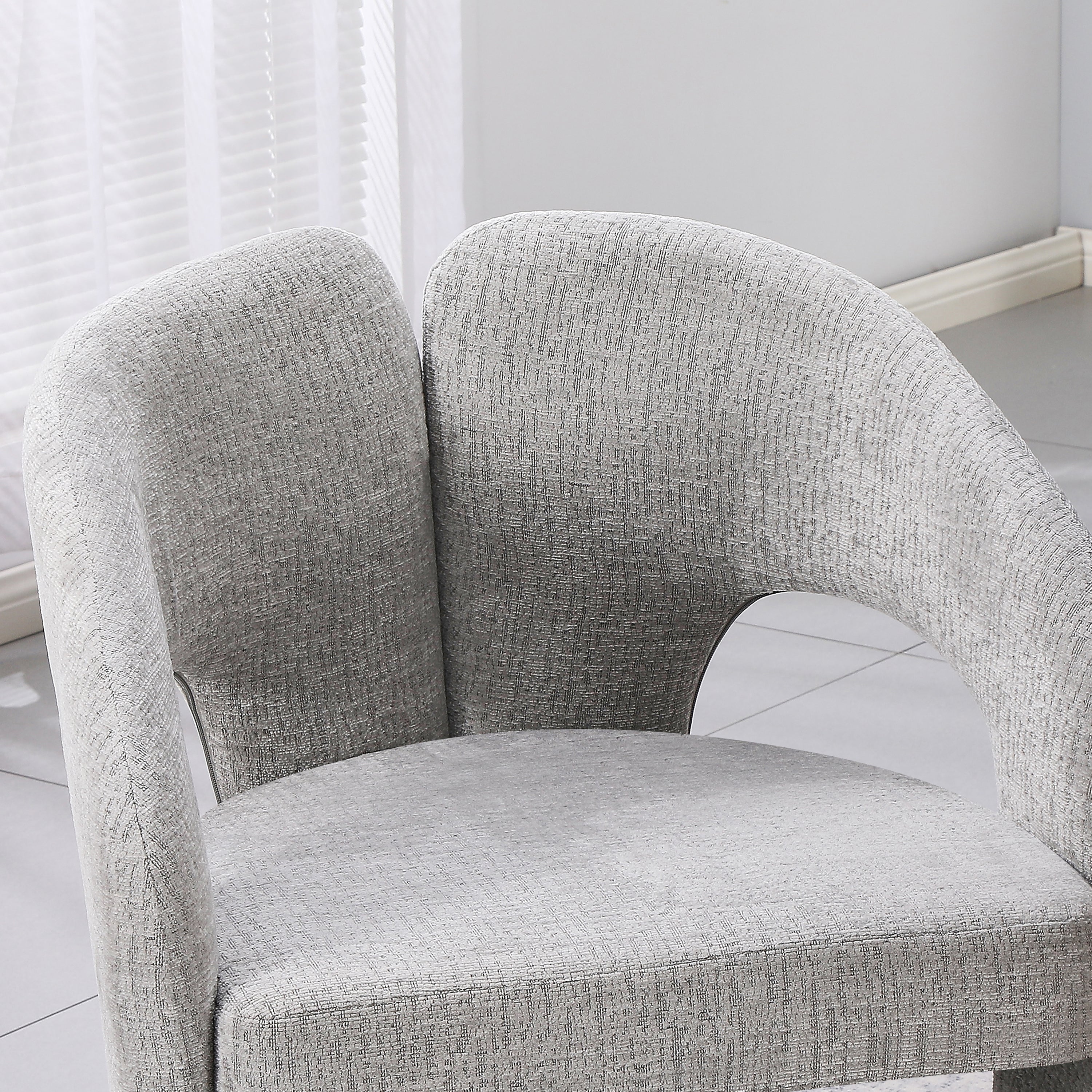 Maloy Round 4 Seater Dining Set
