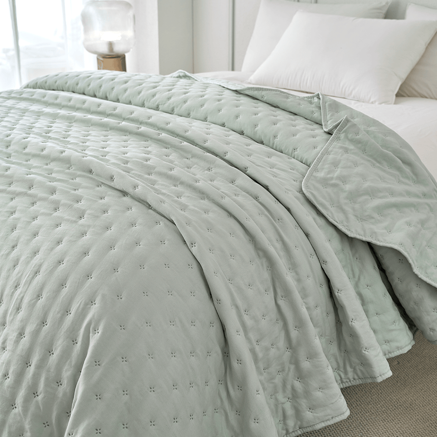 Holly Bedspread - Green