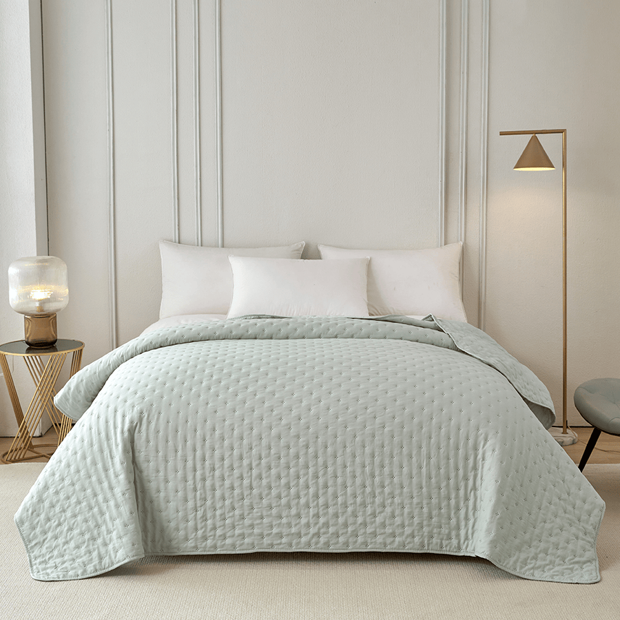 Holly Bedspread - Green