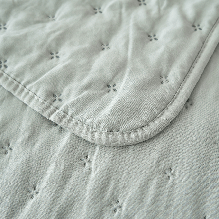 Holly Bedspread - Green