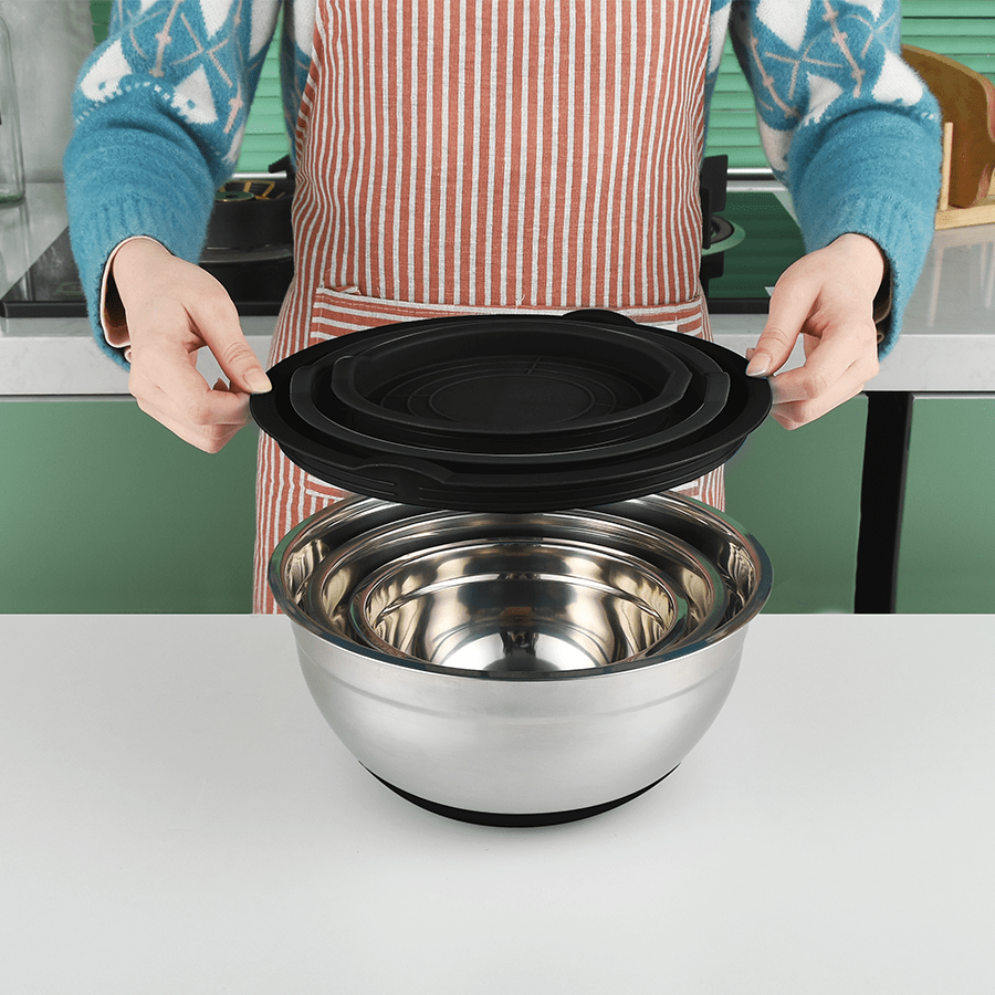 Kai Stainless Steel Mixing Bowl with Lid Set of 3